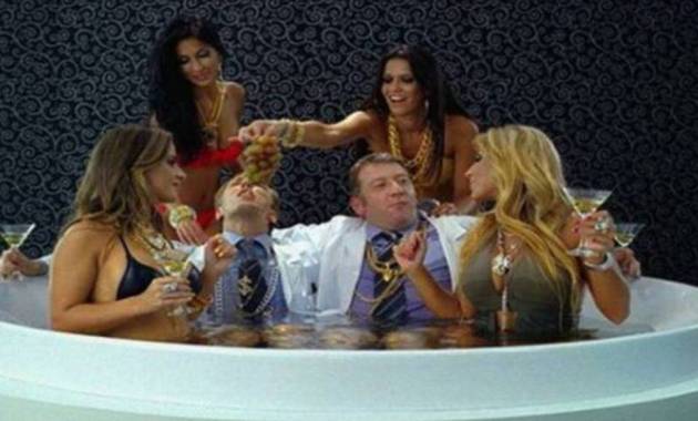 nissan tiida rap anti ford propagandas memoráveis