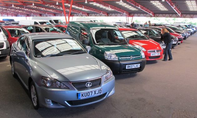 pessoas que estão comprado carro errado