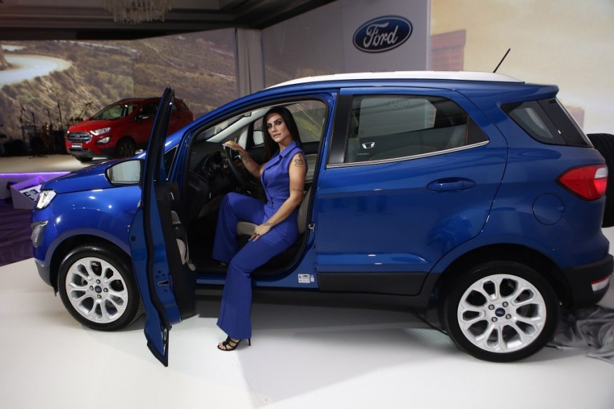 preferências automotivas carro de homem ou de mulher de jovem de velho de família e playboy