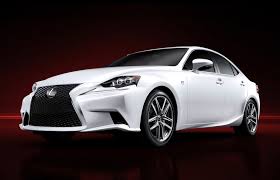 A cor branco pérola e os faróis de LED são a marca dos veículos atuais.