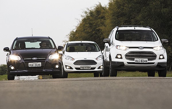 carros com mesmo motor e desempenhos diferentes