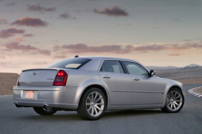 carros que farão você parecer rico R$ 50 a R$ 100 mil Chrysler 300C