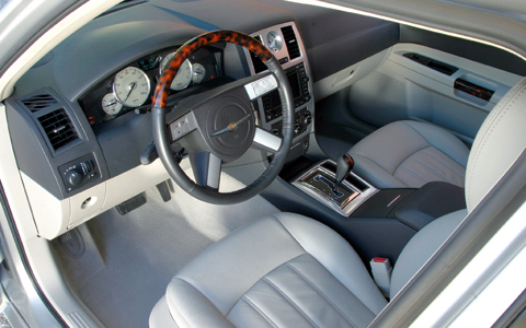 carros que farão você parecer rico R$ 50 a R$ 100 mil Chrysler 300C