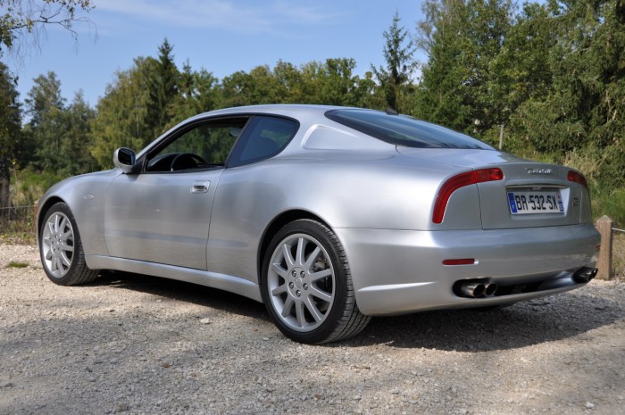 carros que farão você parecer rico de R$ 100 mil a R$ 150 mil maserati coupe 2002