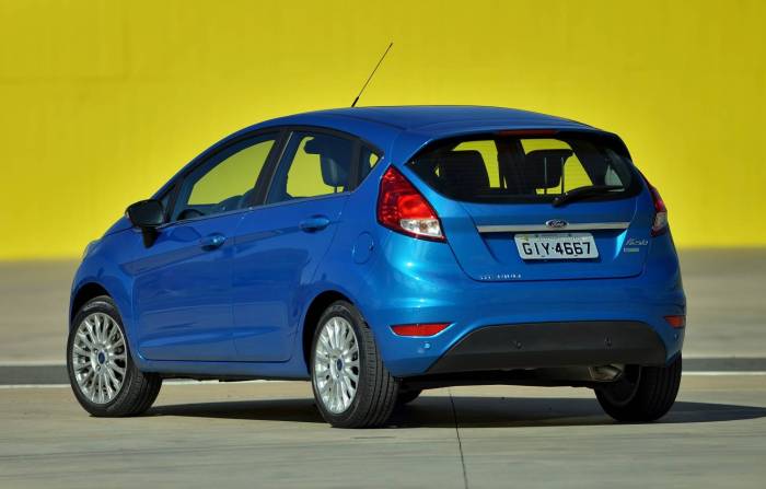 compras de carros entusiastas gearheads ford fiesta ecoboost traseira
