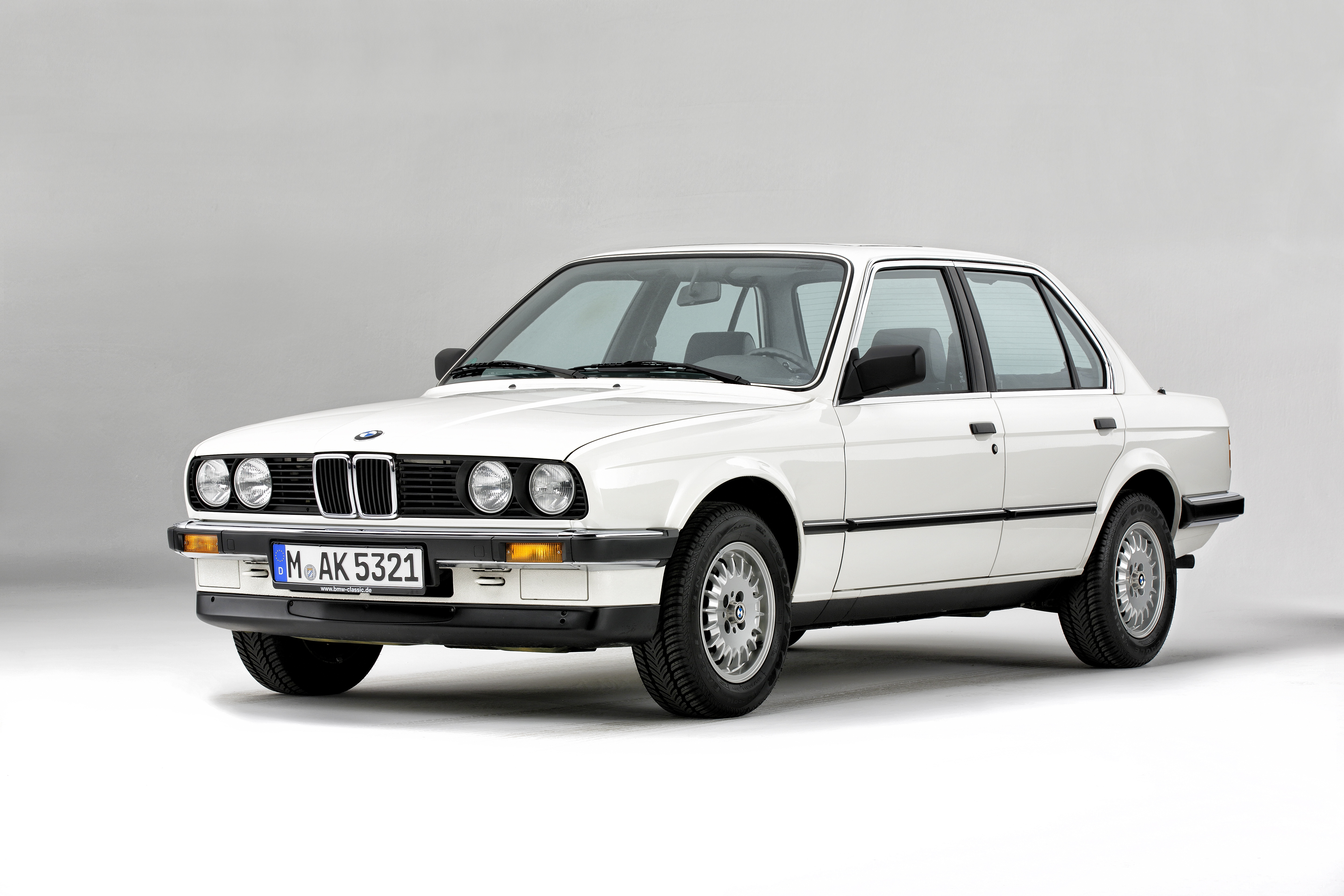 BMW Série 3 E30 foto hd