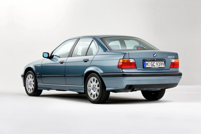BMW 325i E36 1992 traseira