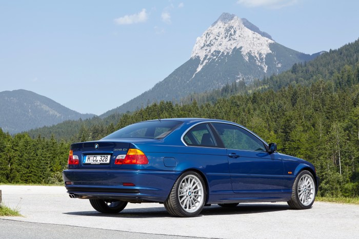 bmw série 3 E46 traseira foto HD