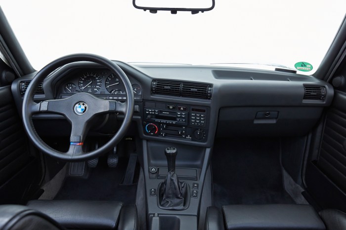 BMM Série 3 E30 interior