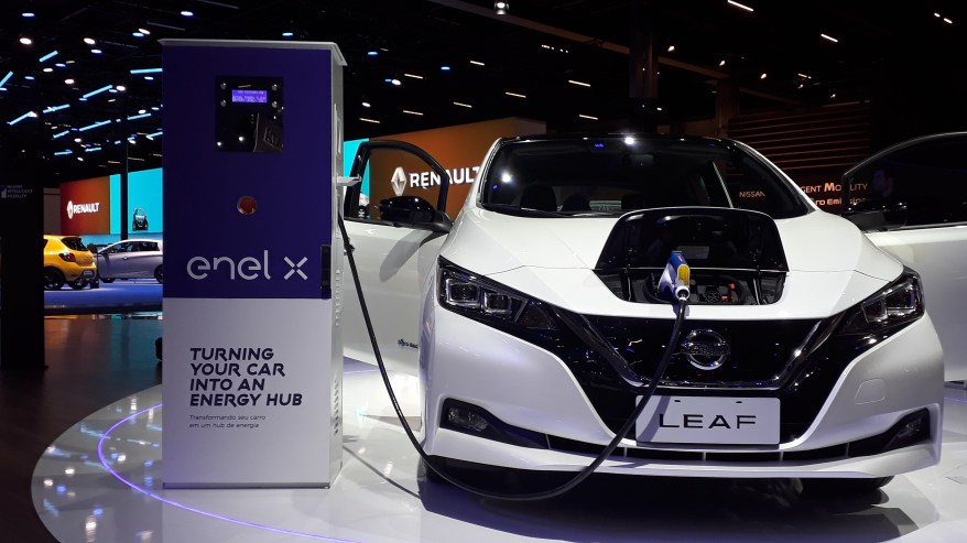 nissan leaf carregando